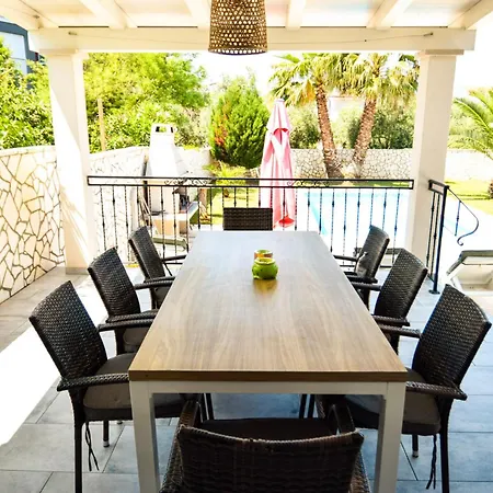 Holiday Home Banjole Vila *