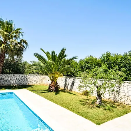 Holiday Home Banjole Vila